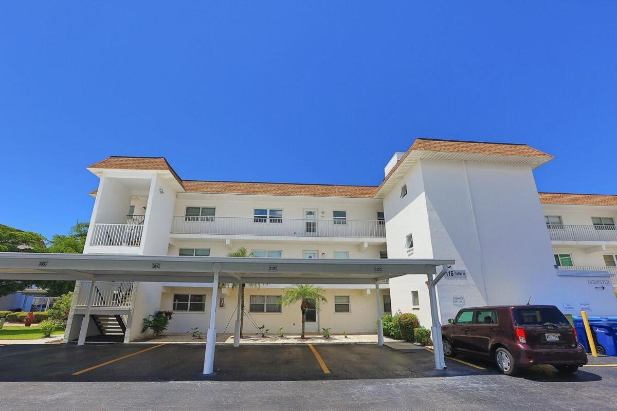 Updated Condo With Pool, Walk To Crescent Beach & Restaurants! Sarasota Exterior foto