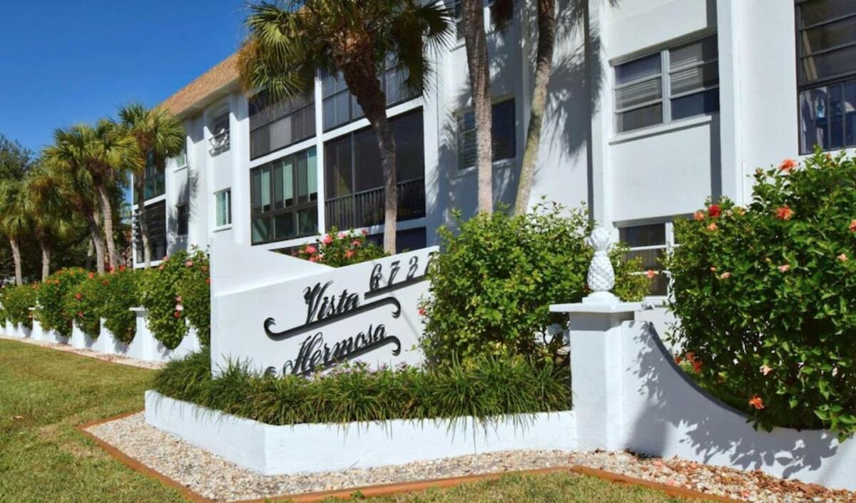 Updated Condo With Pool, Walk To Crescent Beach & Restaurants! Sarasota Exterior foto