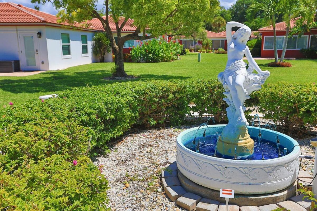 Updated Condo With Pool, Walk To Crescent Beach & Restaurants! Sarasota Exterior foto