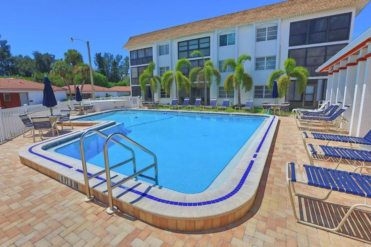Updated Condo With Pool, Walk To Crescent Beach & Restaurants! Sarasota Exterior foto